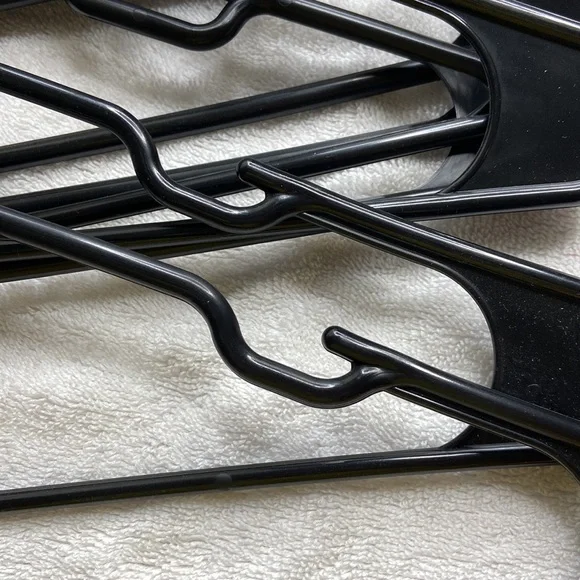 12 each plastic black used hangers with shoulder grooves - Picture 6 of 6
